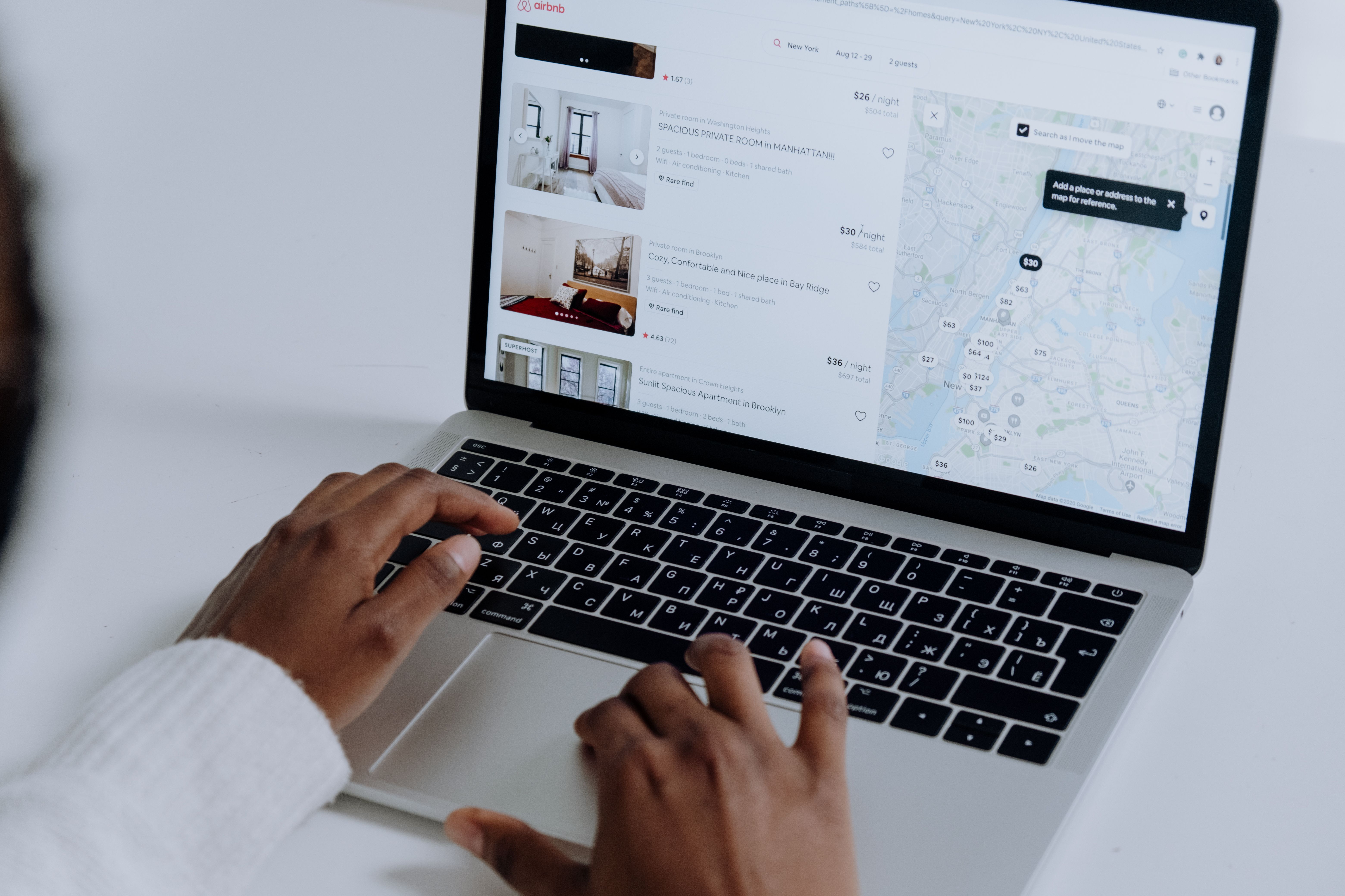 Person searching for a hotel online | Source: Pexels
