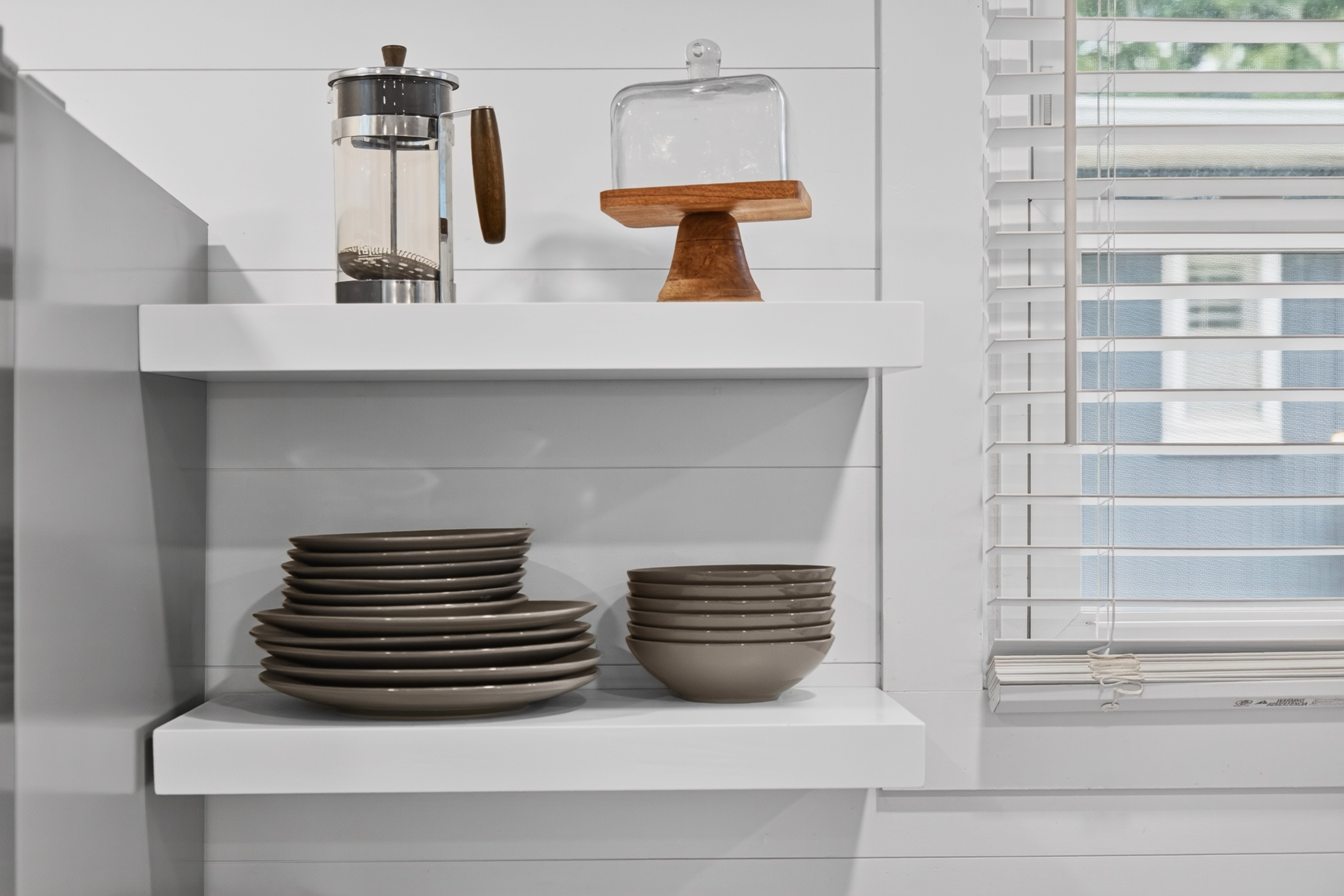 A pair of floating shelves in a kitchen | Source: Getty Images