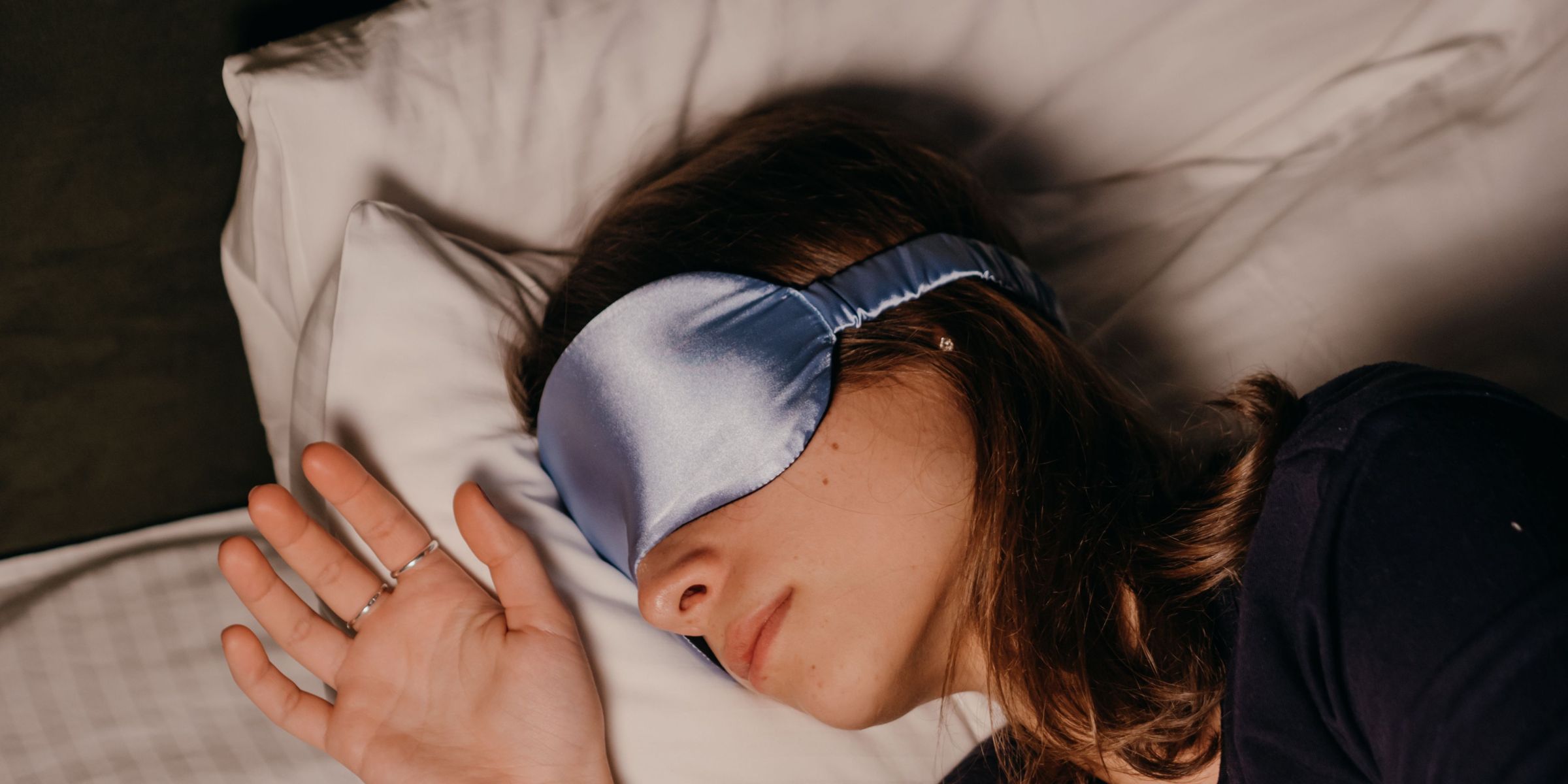 A woman sleeping with blinders on | Source: Pexels