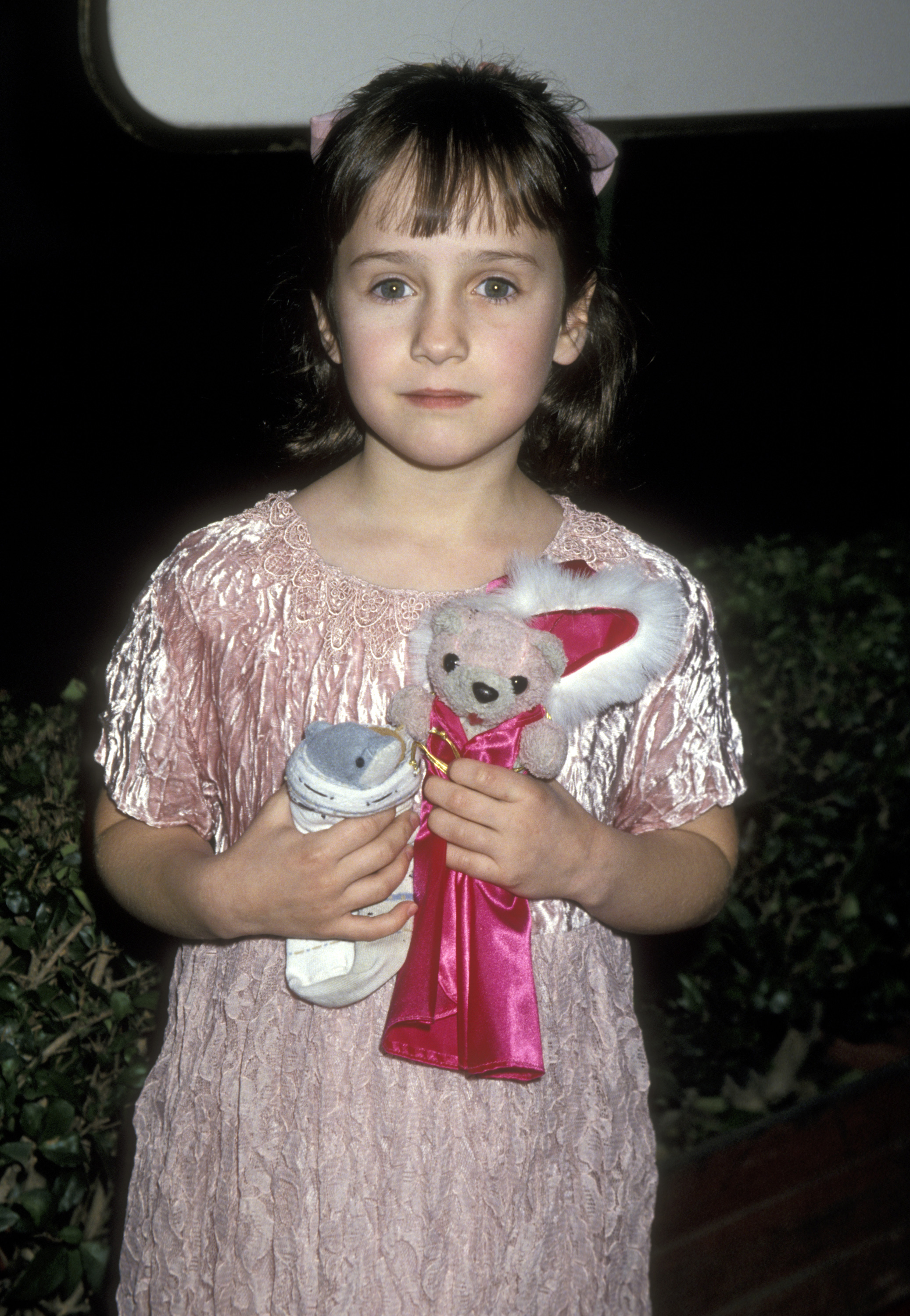 Shortly after "Matilda" wrapped, she lost her mother to cancer, just 13 months after her diagnosis. The devastating loss left her father so protective that he would not even allow her to cross the street alone. | Source: Getty Images