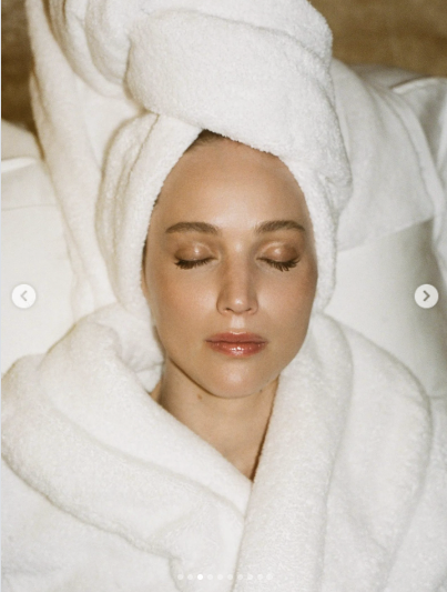 Jennifer Lawrence prepped for a spa treatment | Source: instagram/voguemagazine
